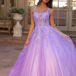Lavender formal ball gown. Quinceanera prom party pageant corset lace up back